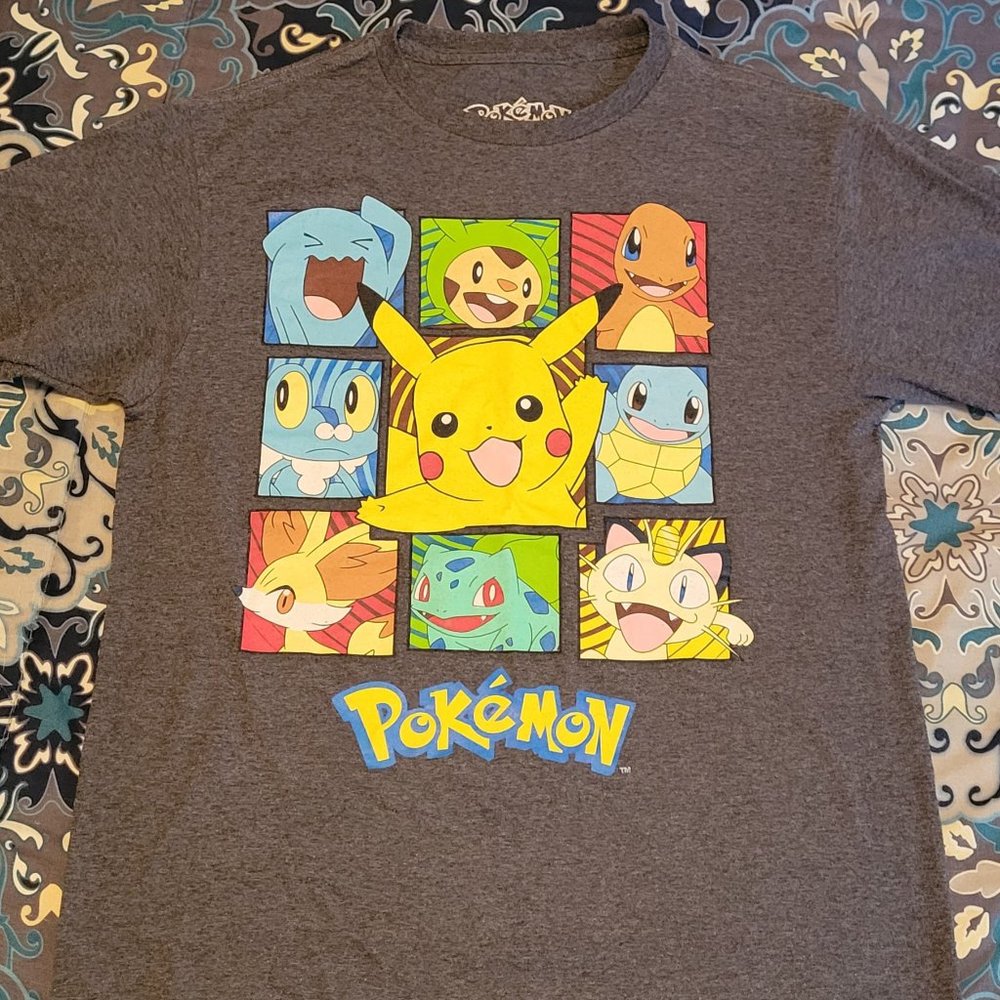 Like NEW! Dark Grey Short Sleeved Pokémon T-Shirt (Boy's Size Medium)